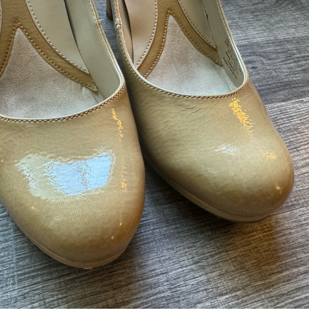 Naturalizer Nude Heeled Shoes